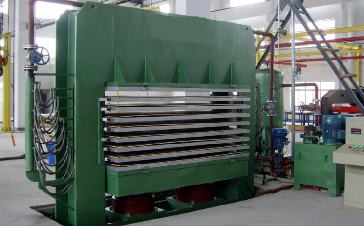 Hot press equipment for multi-layer plywood