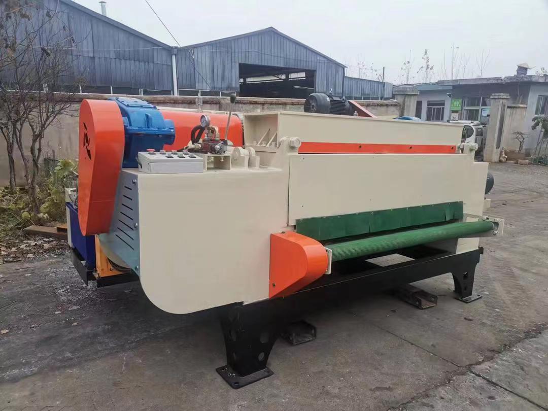 Double groove log peeling machine