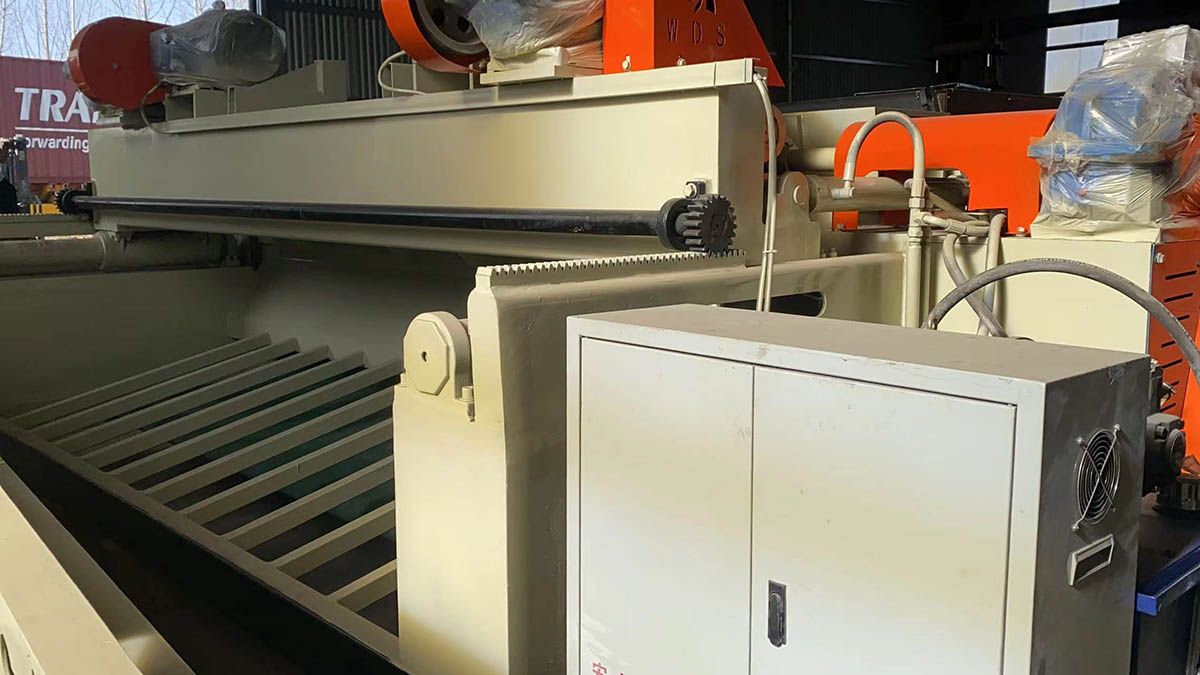 Precautions for selecting a veneer rotary cutting machine